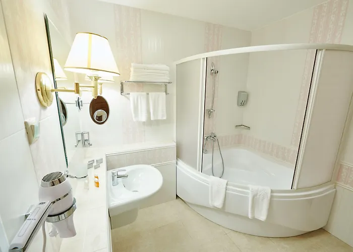 виктория на замковой 3*